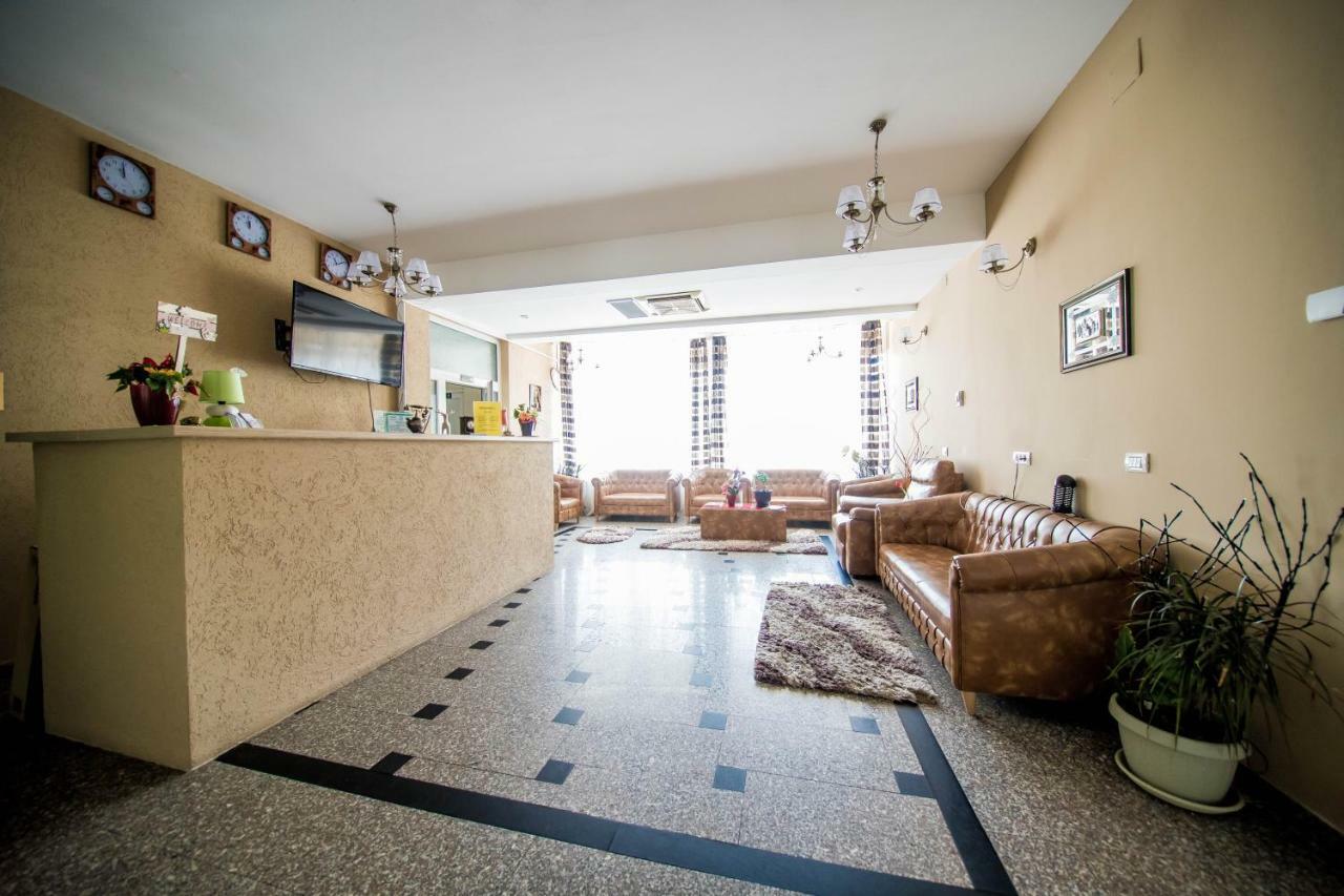 Hotel Darosy Arad Extérieur photo
