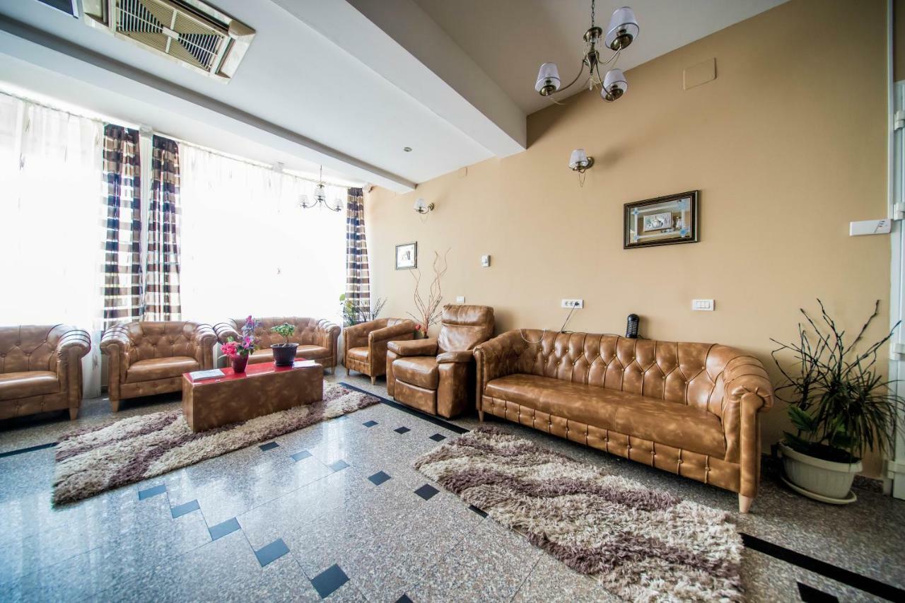 Hotel Darosy Arad Extérieur photo