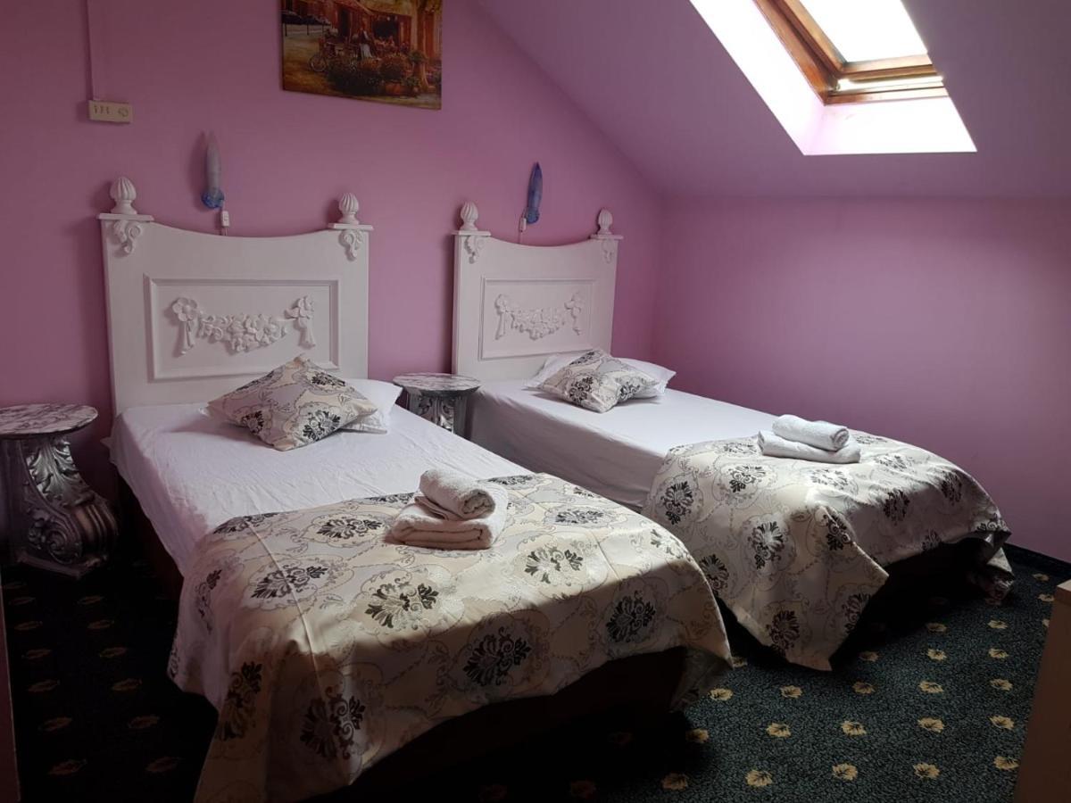 Hotel Darosy Arad Extérieur photo